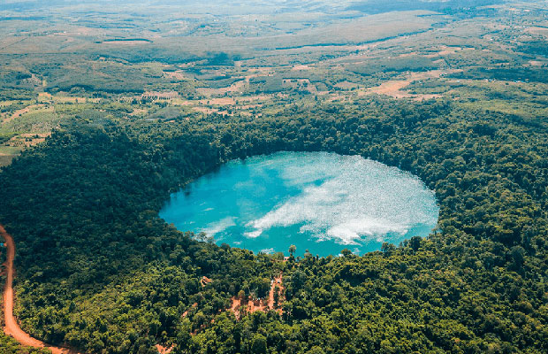 Yeak Laom Lake
